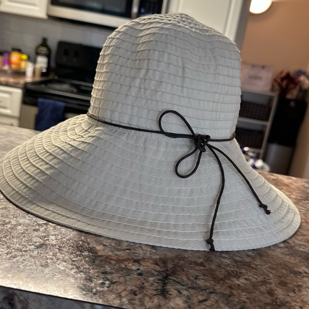 Women’s tan Sun hat